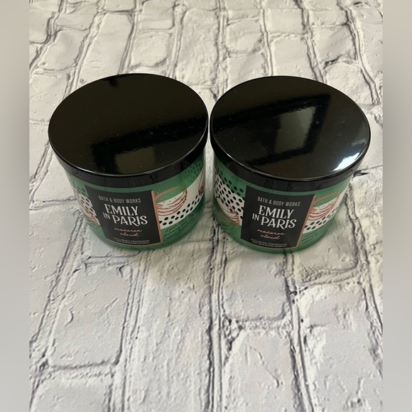 NEW BATH & BODY WORKS EMILY IN PARIS BUNDLE OF CANDLES - Picture 1 of 4